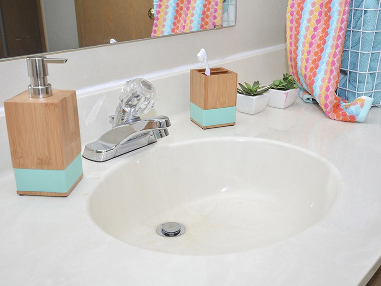 Spacious Counter-tops in Bathrooms
